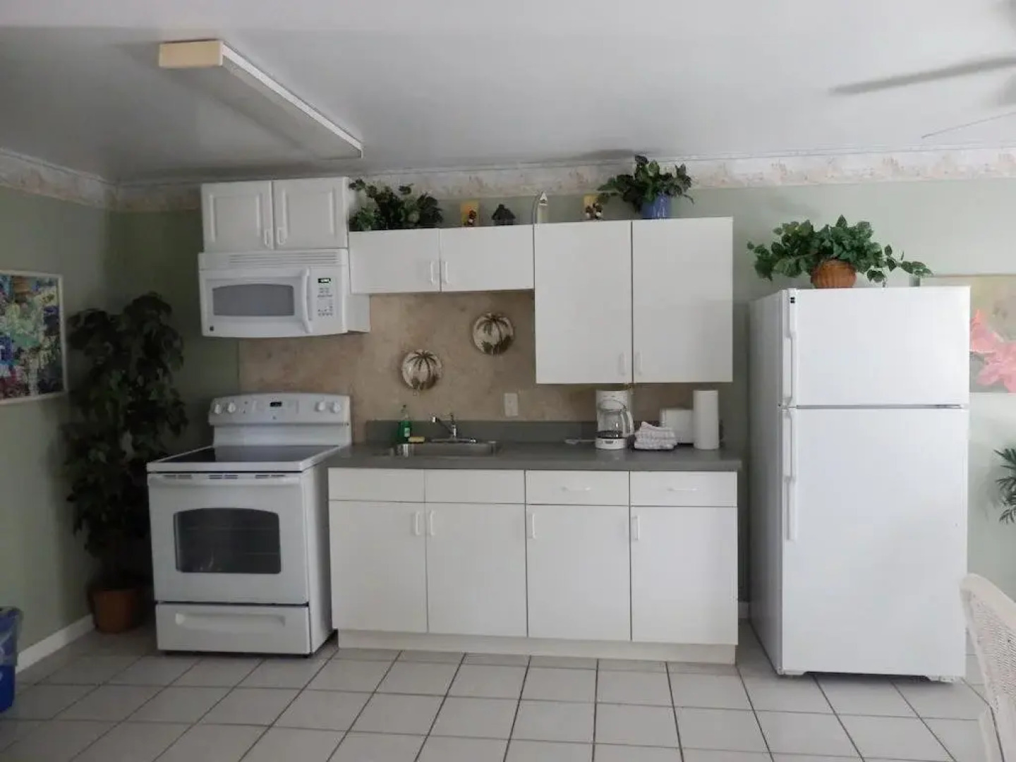 Castaways Beach and Bay Cottages