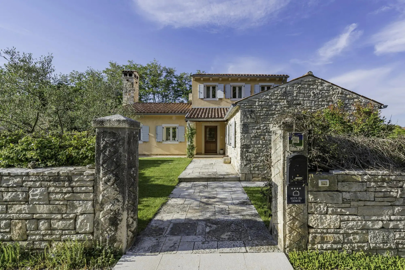 Lipa in Krnica with 4 bedrooms and 3 bathrooms