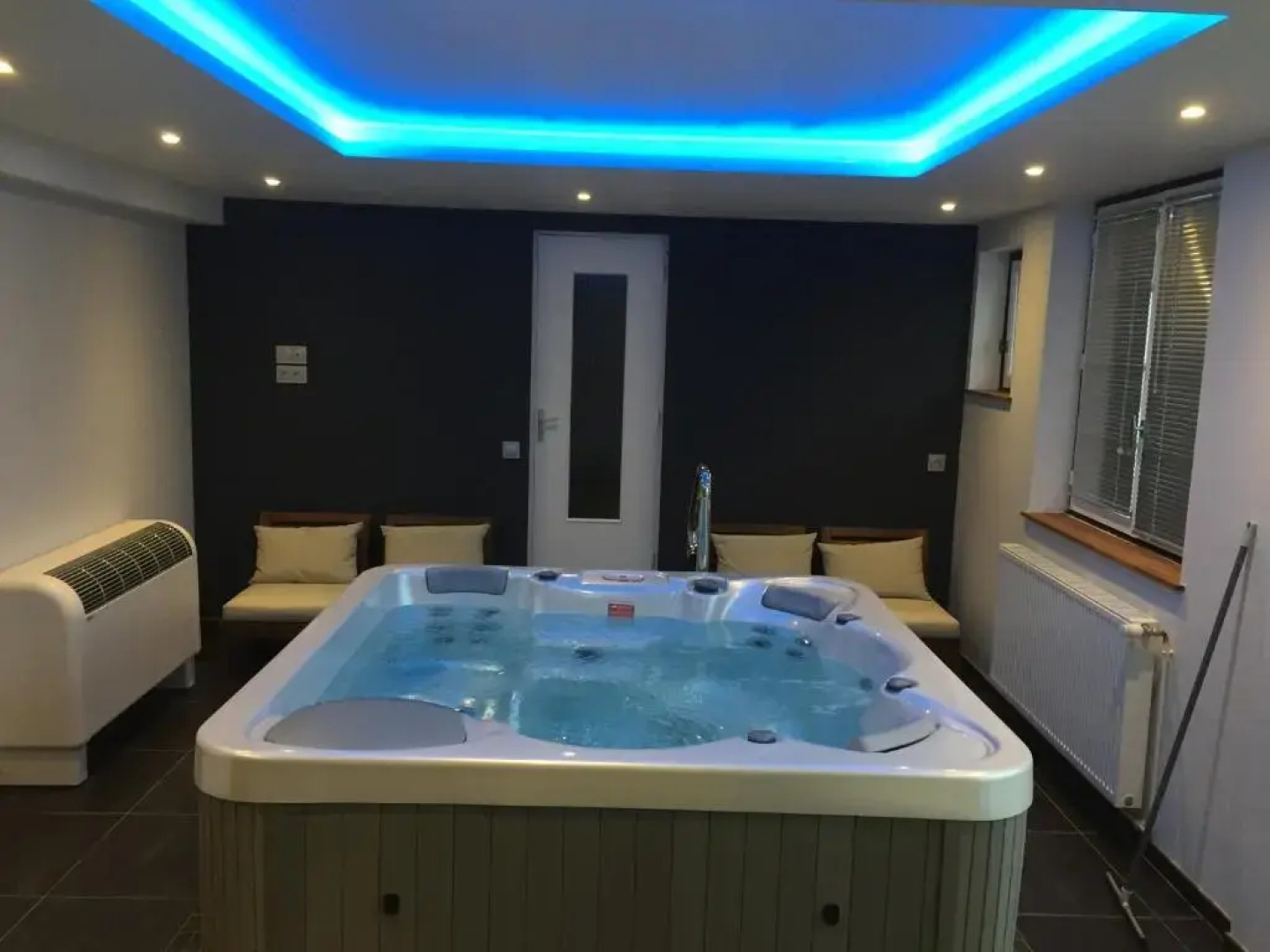 Gite 8 a 14 Personnes En Champagne Avec Jacuzzi
