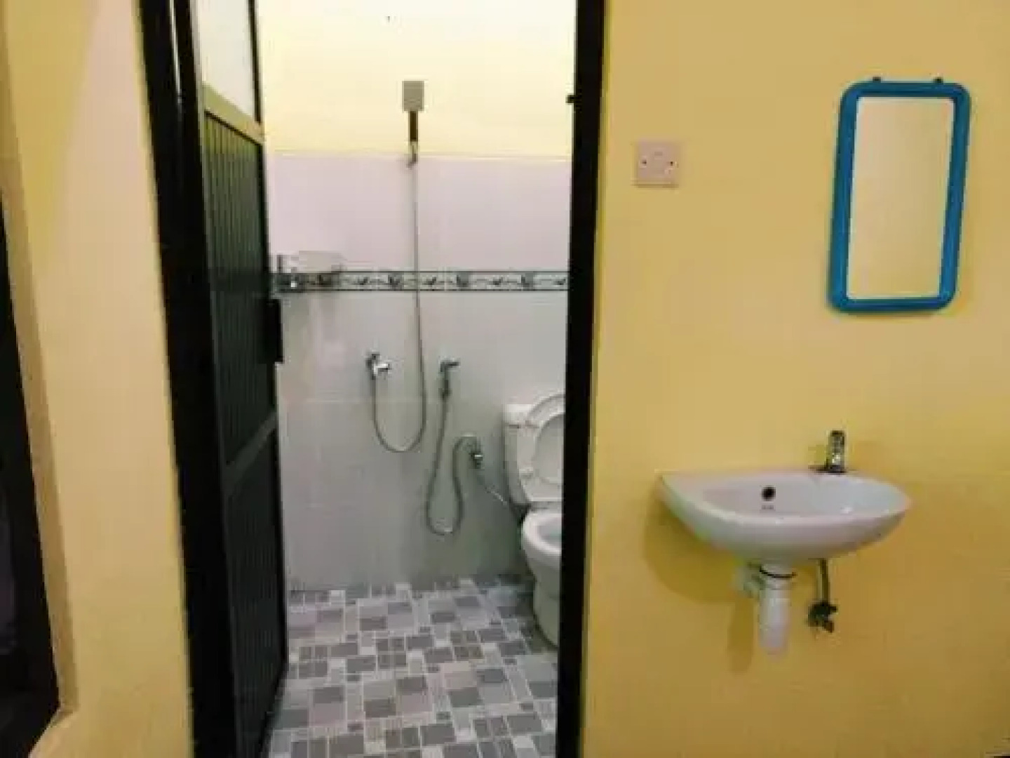 Yellow Hostel