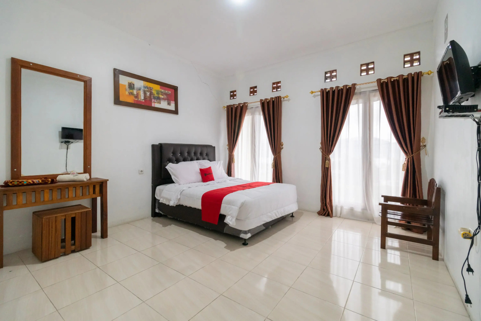 RedDoorz Syariah near Danau Kembar Solok