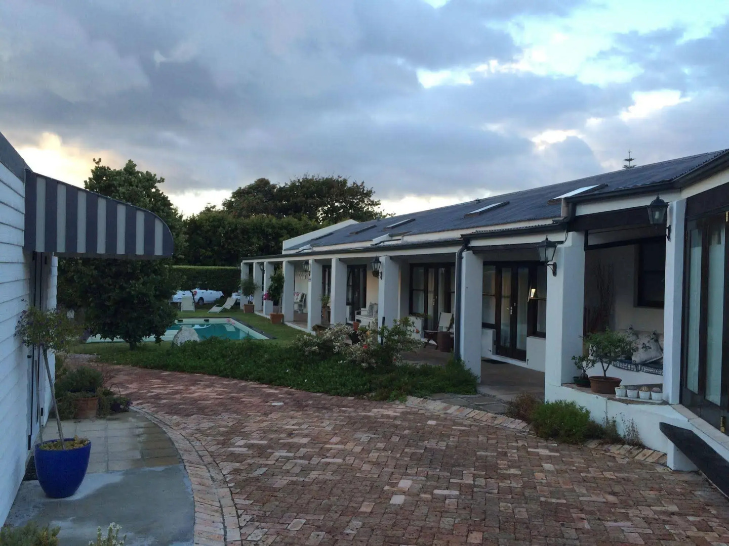 Sixteen Guest House on Main