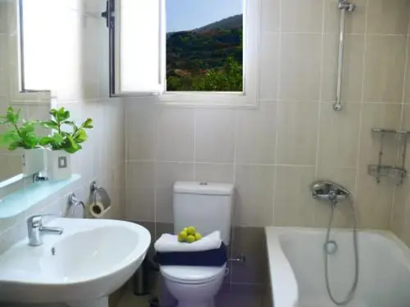 Happy Trails Pomos Panoramic Villa