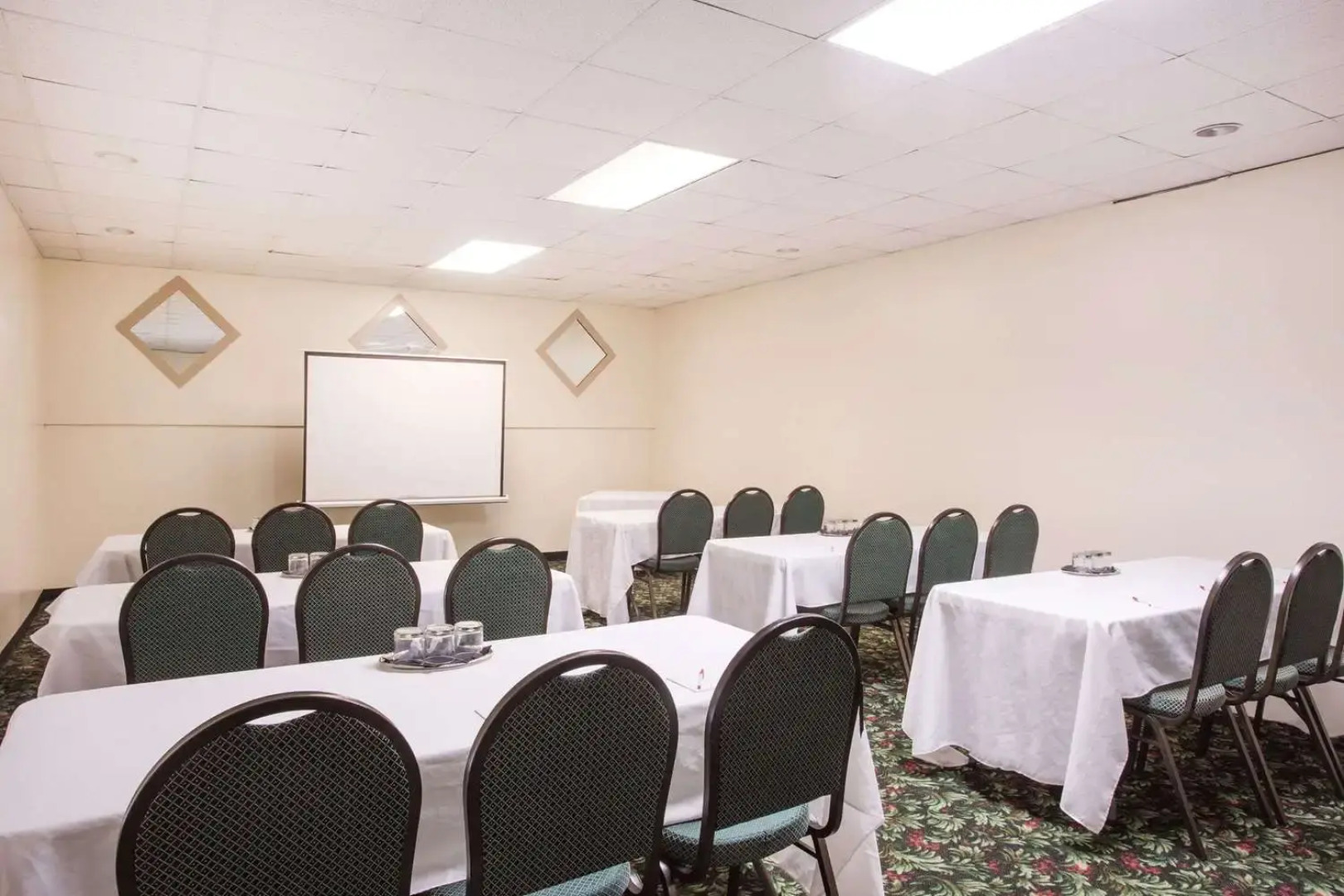 Ramada by Wyndham & Suites Warner Robins