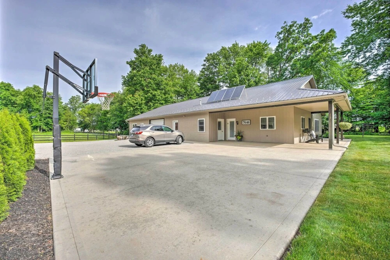 Shipshewana Guest House With Fire Pit!