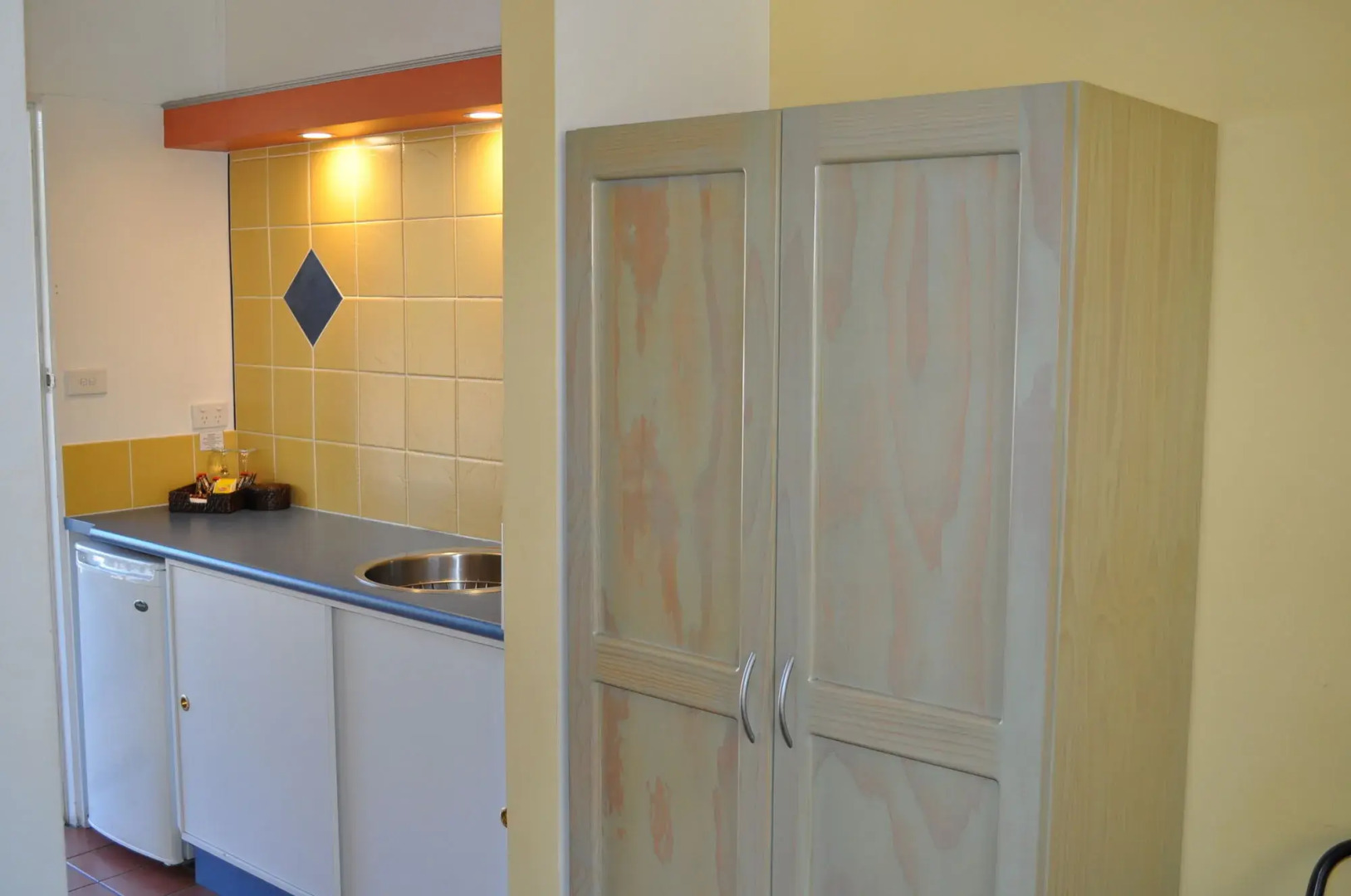 Black Dolphin Motel & Apartments