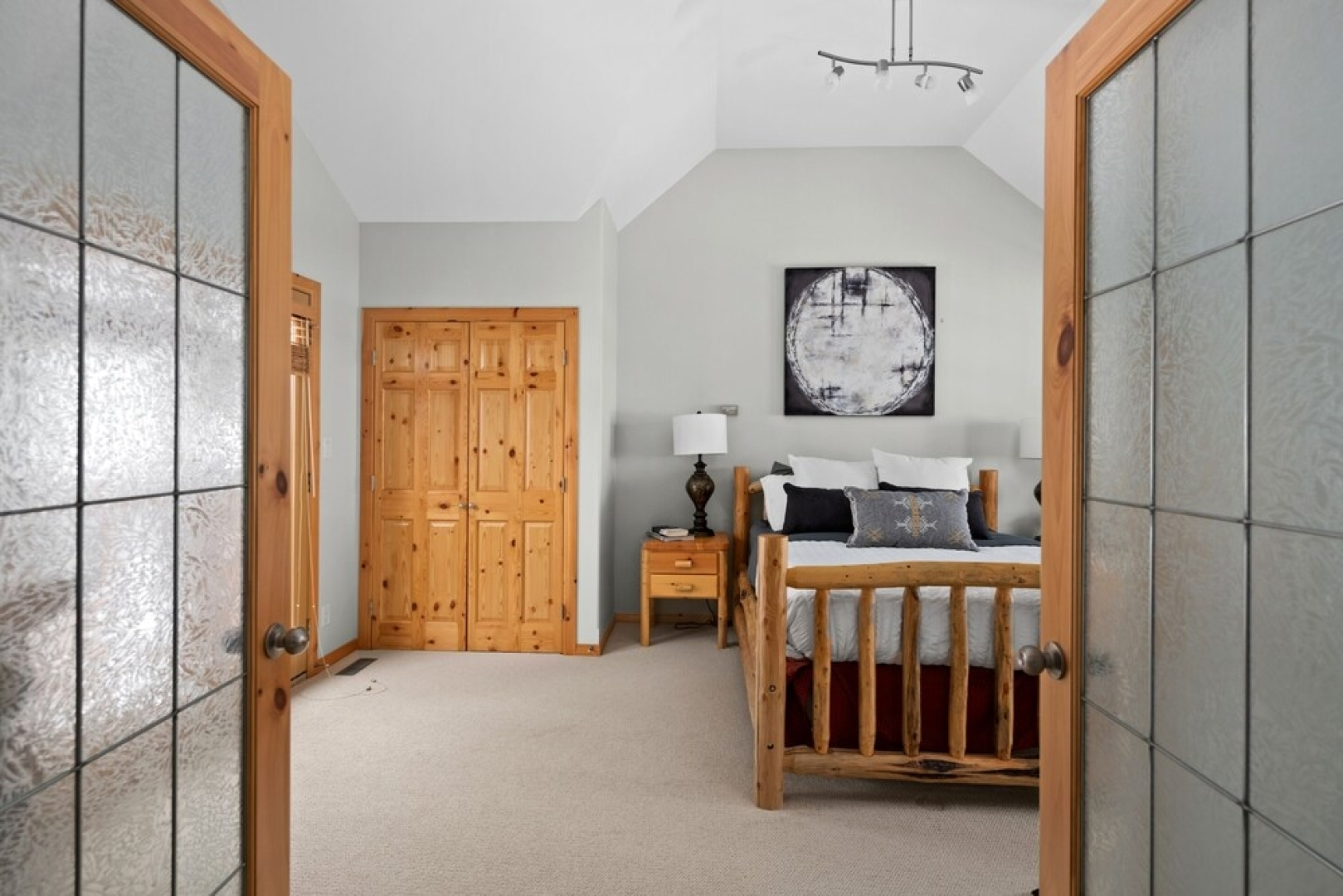 MODERN 4,500 sqft Ski Chalet: 5 Br + 6 Ba | Pool Table | Pool + PRIVATE Hot Tub