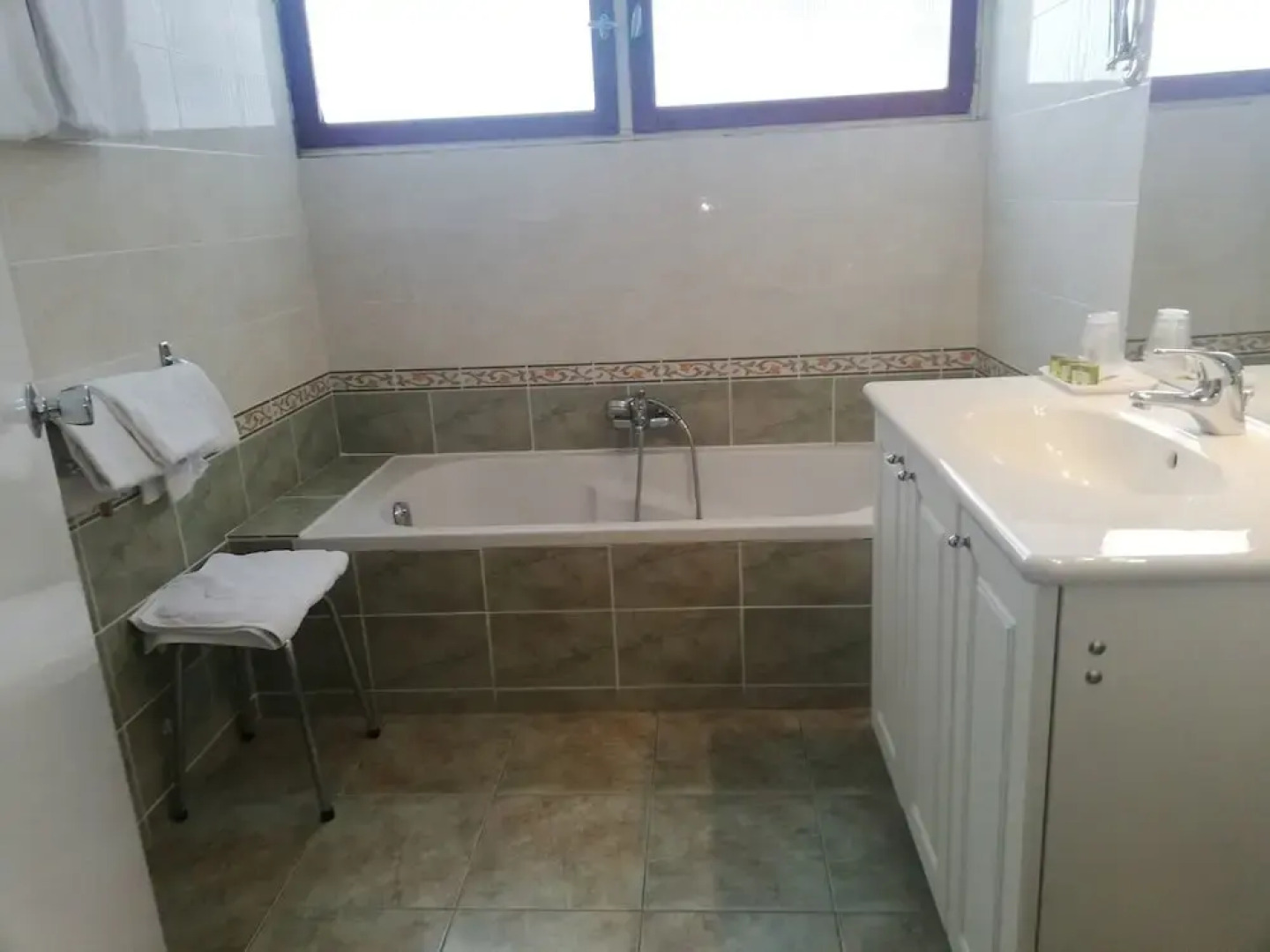 Hôtel lAdrech de Lagas