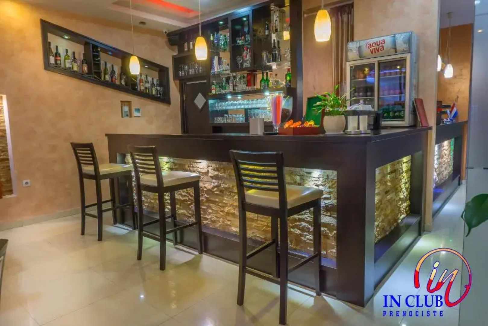 Apartment and Rooms In Club