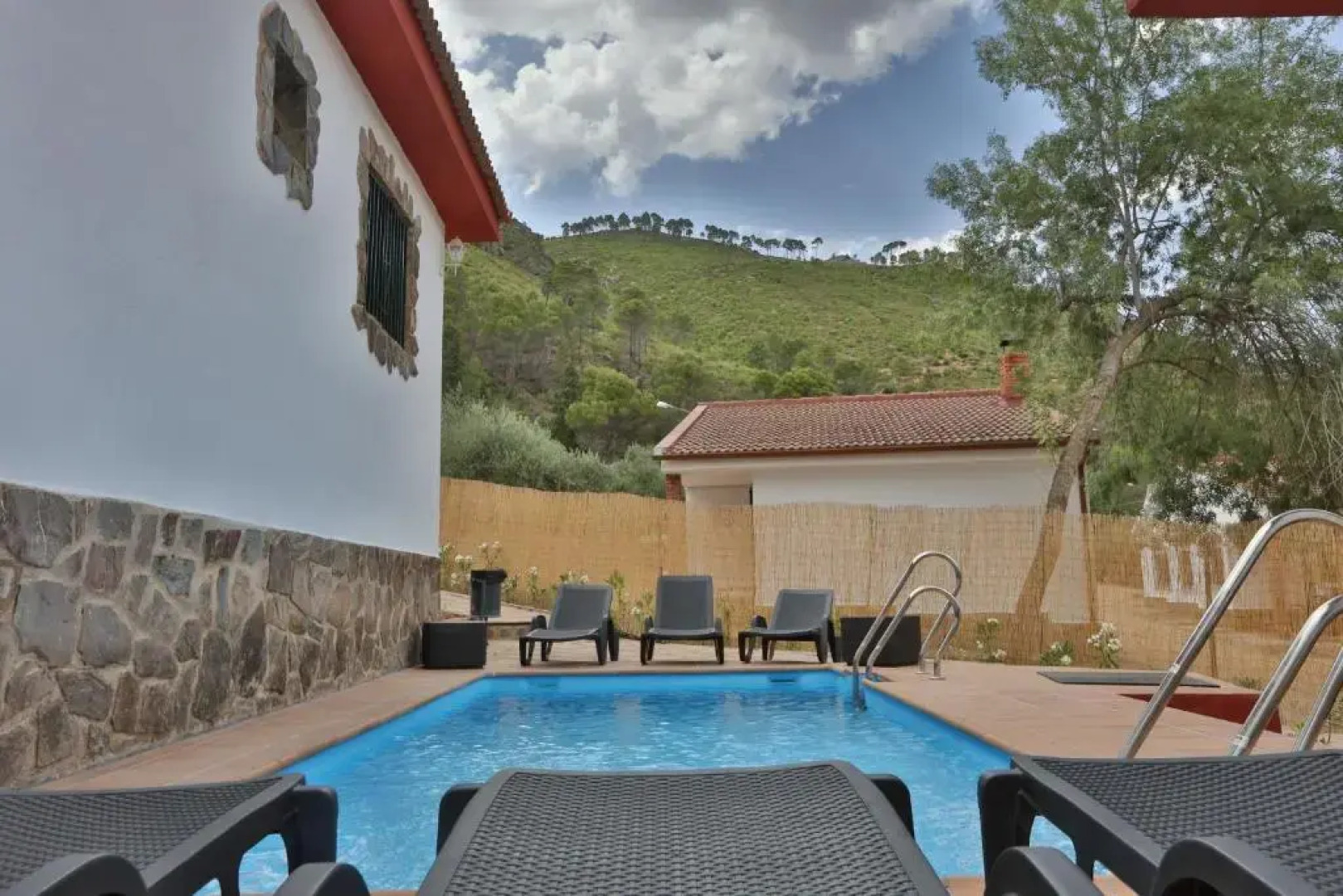 Apartamentos El Madroñal