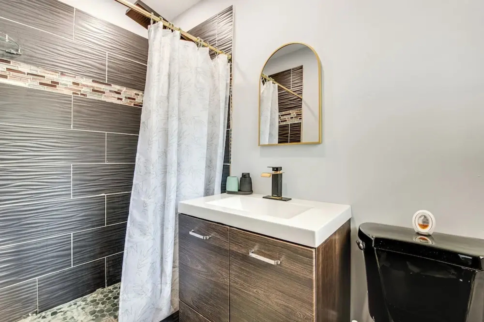 6 Mi to Airport: Riverdale Home w/ Private Pool!