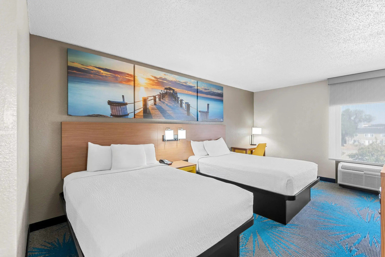 Days Inn & Suites by Wyndham Cedar Rapids