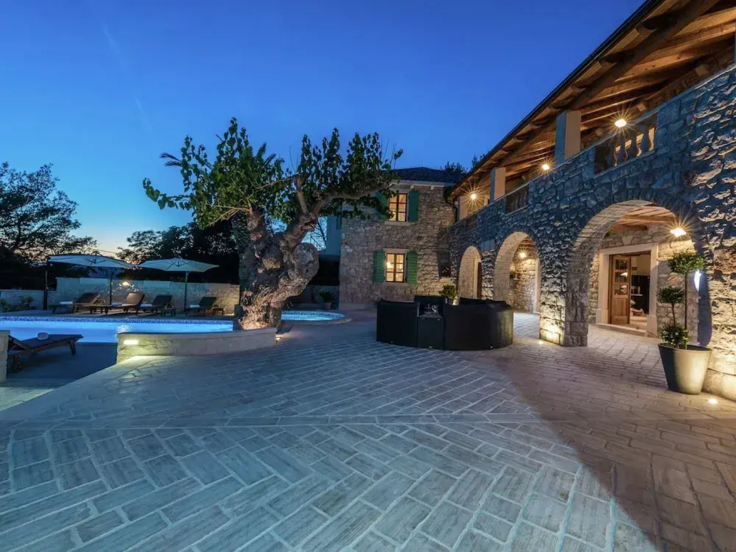 Villa in Sukosan With Pool Near the Sea