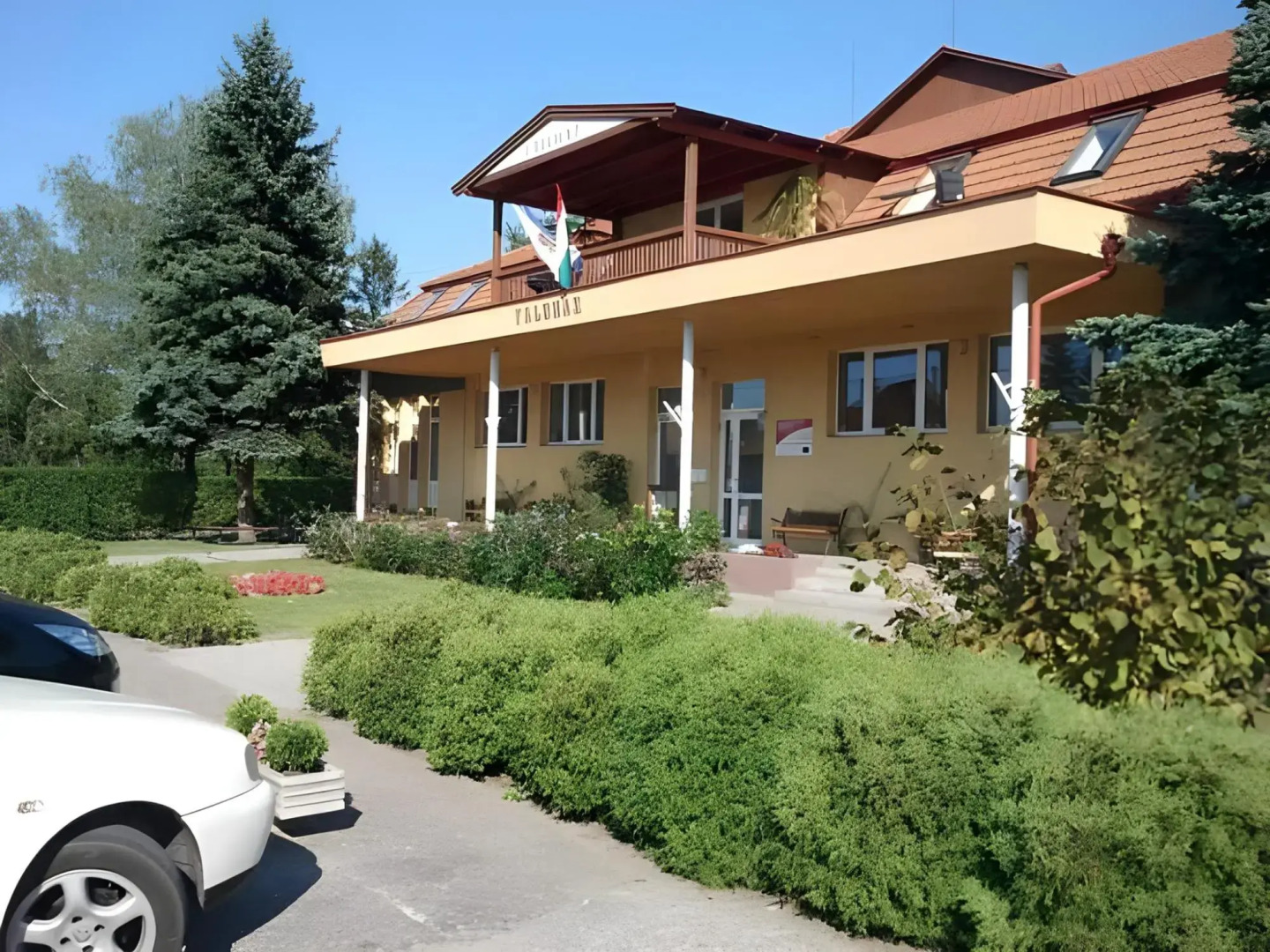 Vadgesztenye Youth Hostel