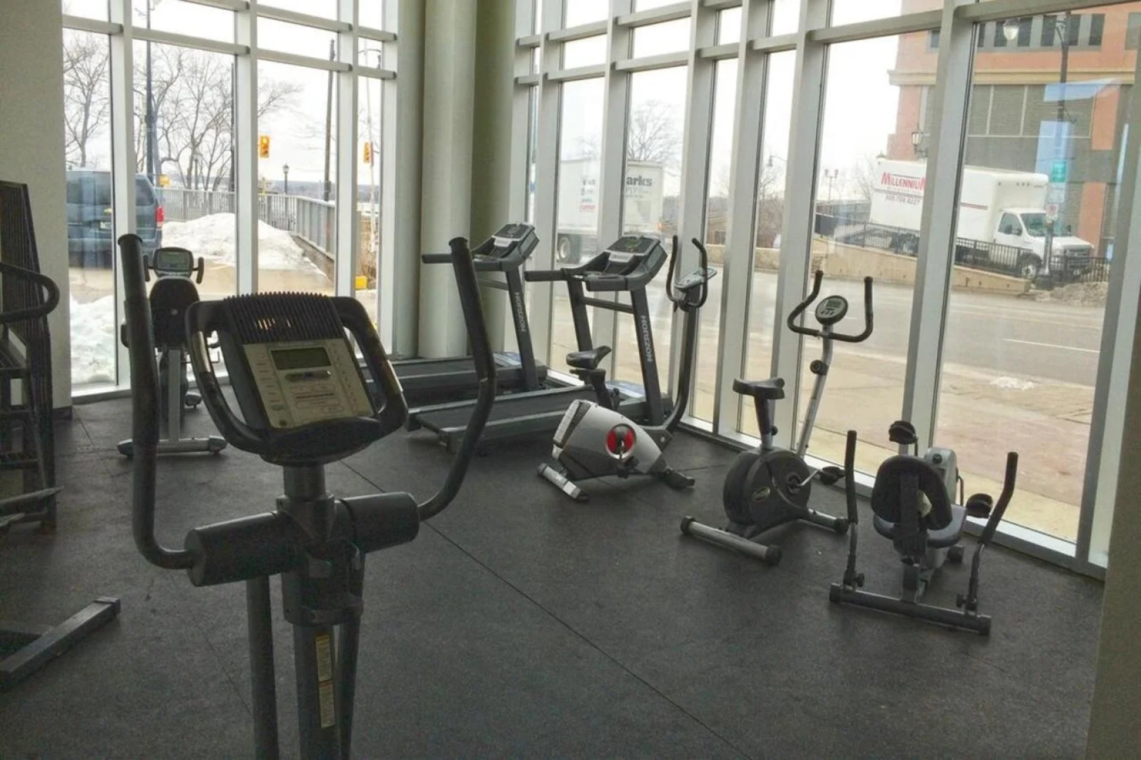 Oakes Hotel Overlooking the Falls