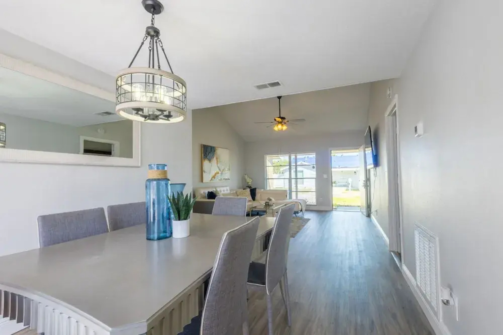 Sleeps 6 Hot Tub Fenced Yard Cozy Chic