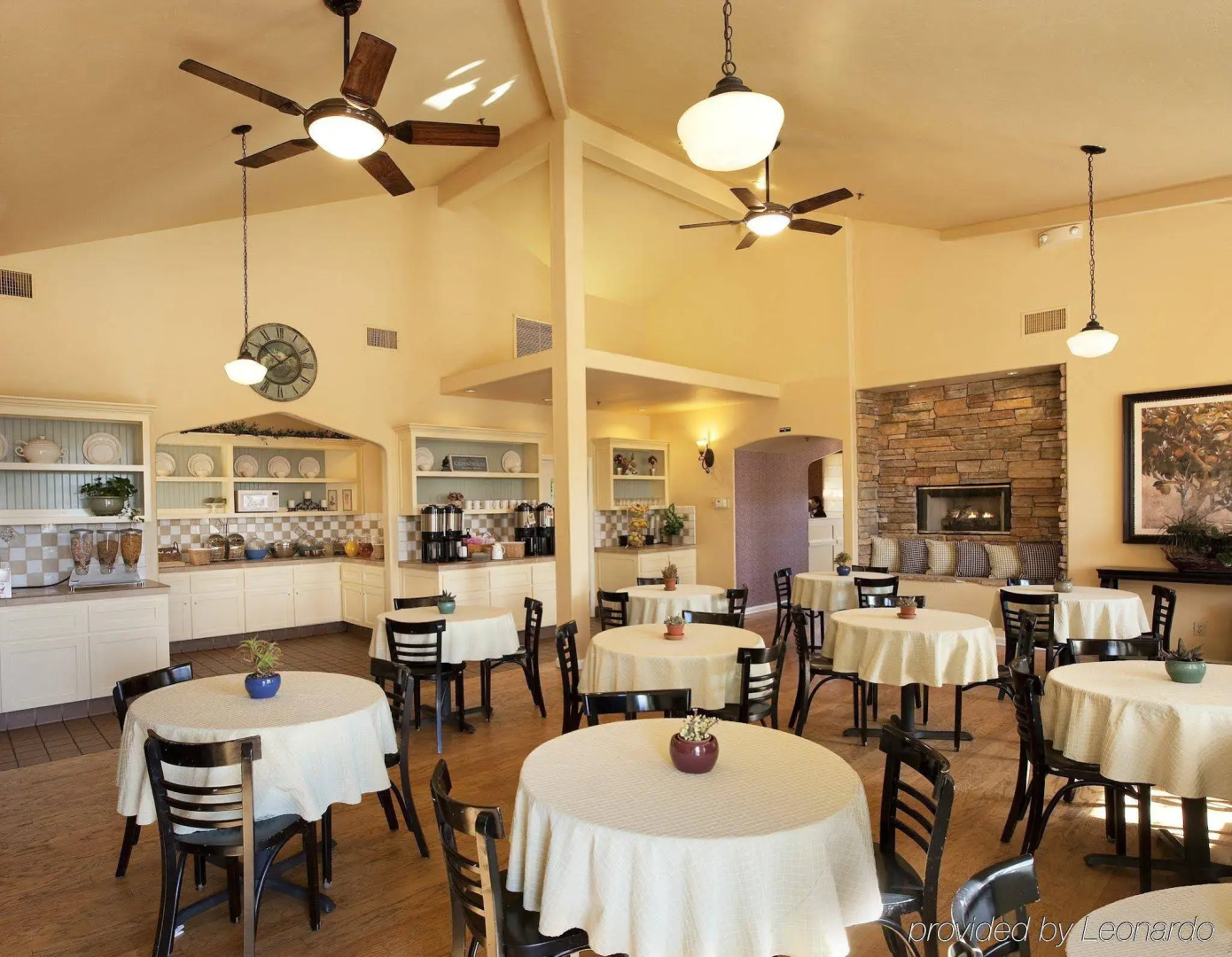 Cottage Inn By The Sea