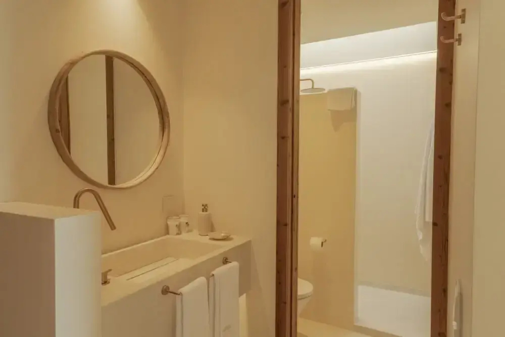 CL M Villa Retreat by Cadenzalux