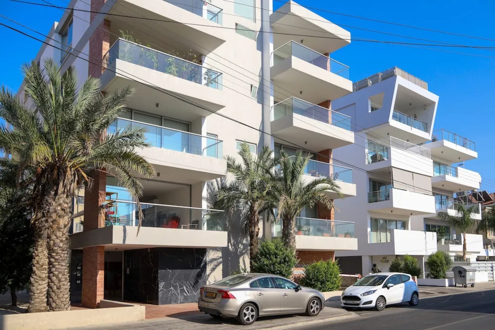 Phaedrus Living: City Luxury Flat Anemone 103