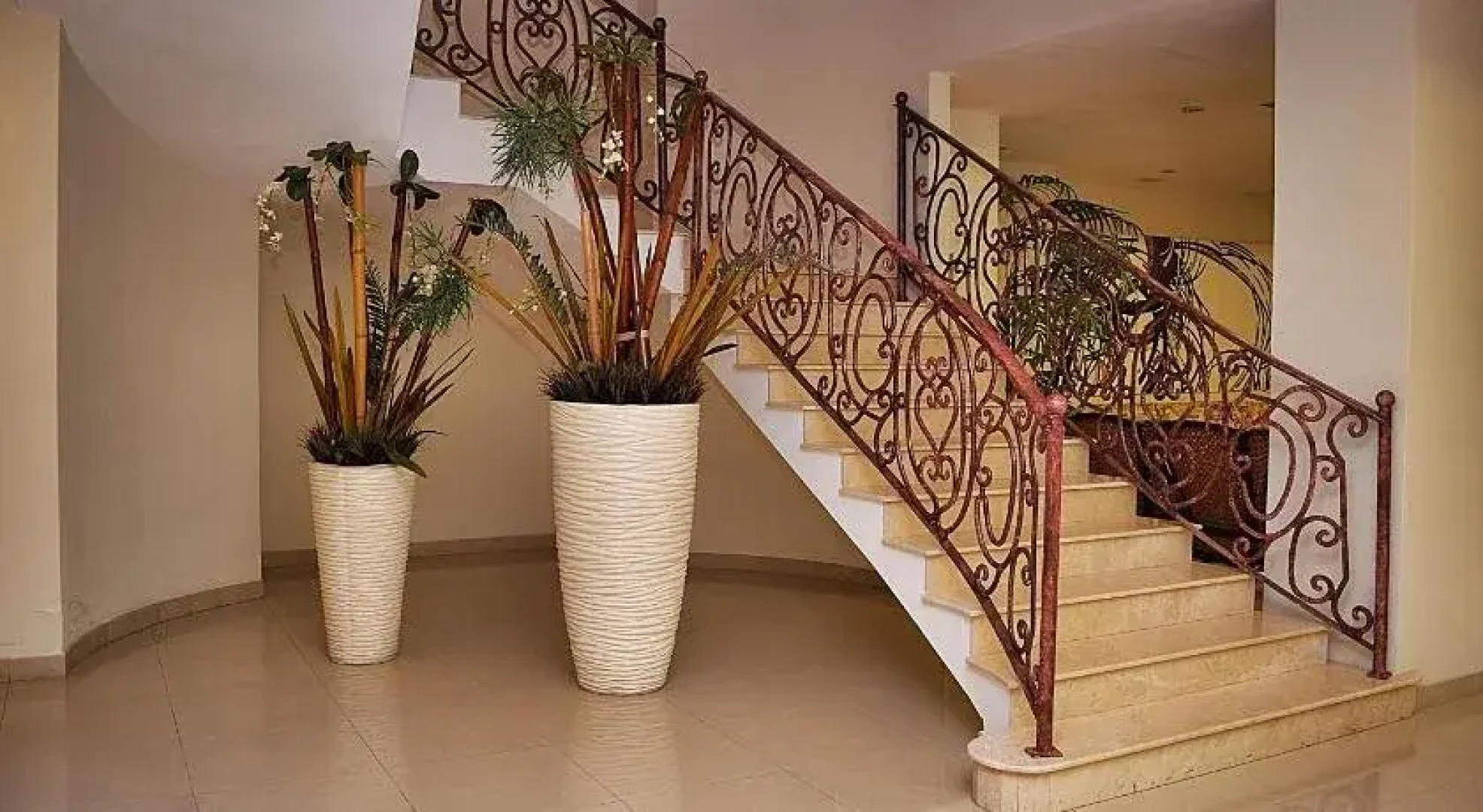 Astur Hotel y Suites