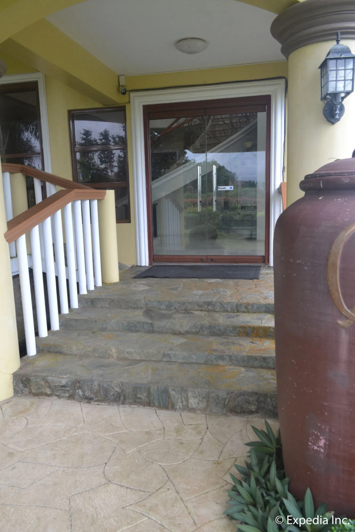 The Q Hotel & Restaurant