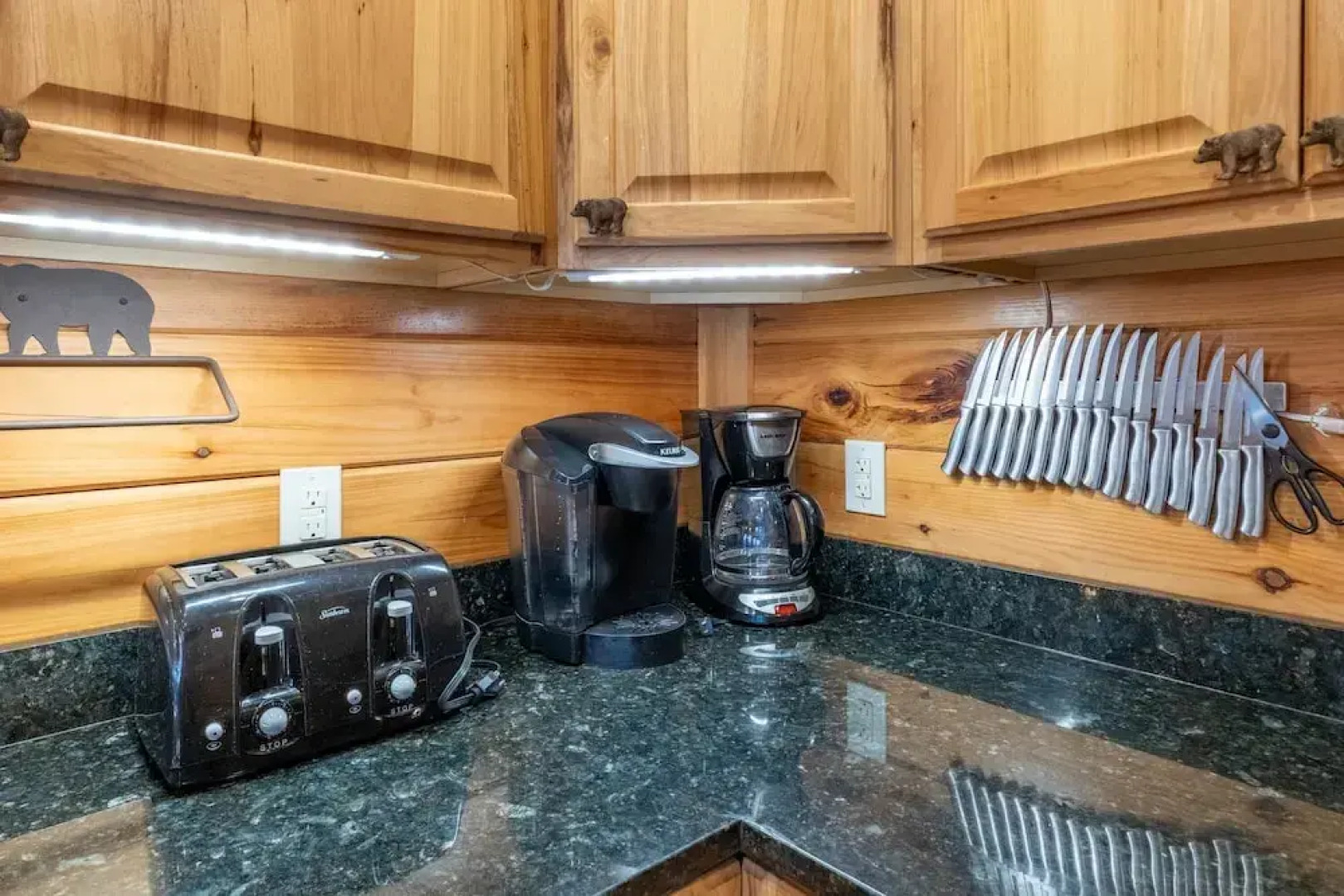 Luxury 4200 Sqft Log Cabin on 50 Acres Sleeps 16