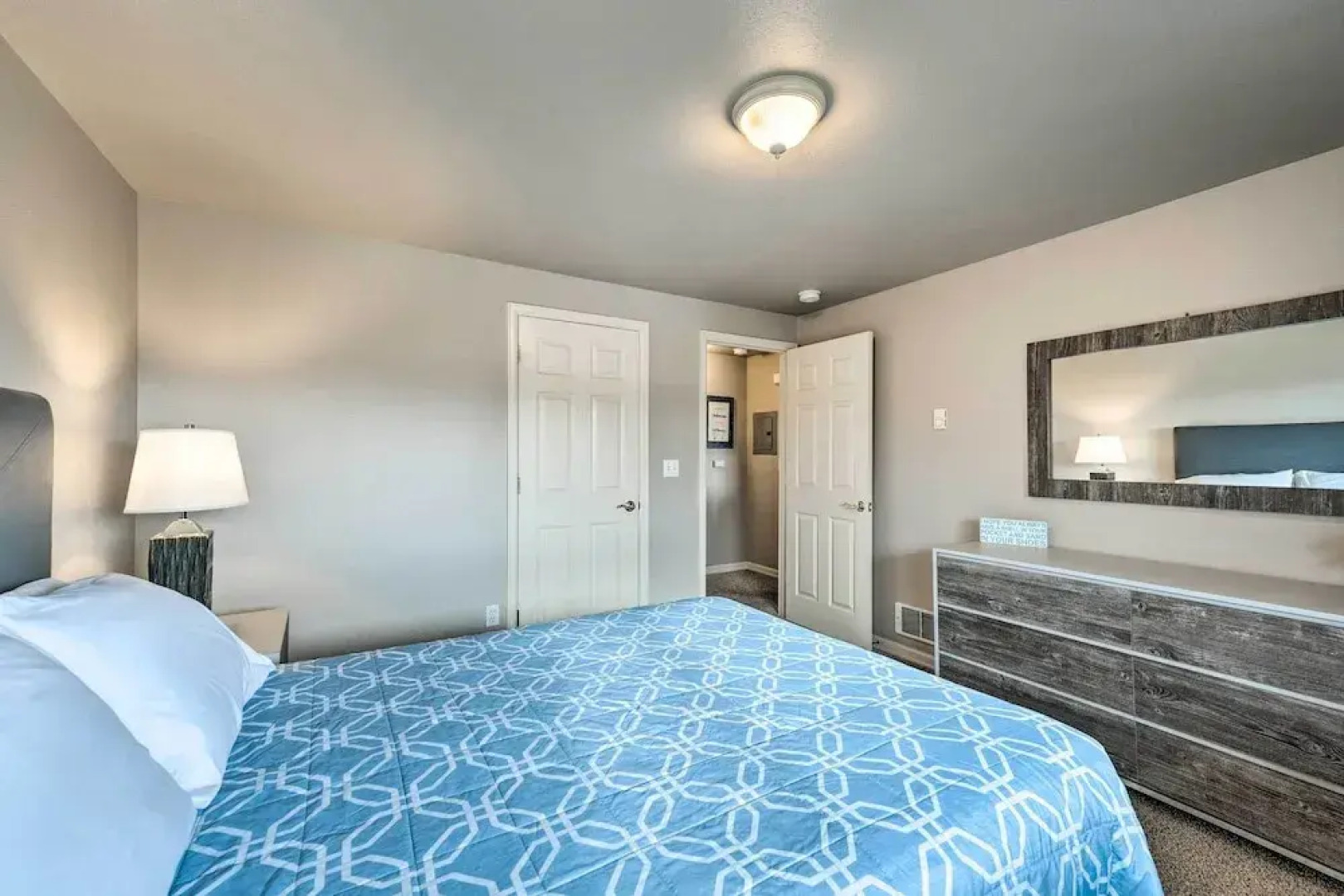 Apartment w/ Gas Fireplace ~ 1/2 Mi to Beach!