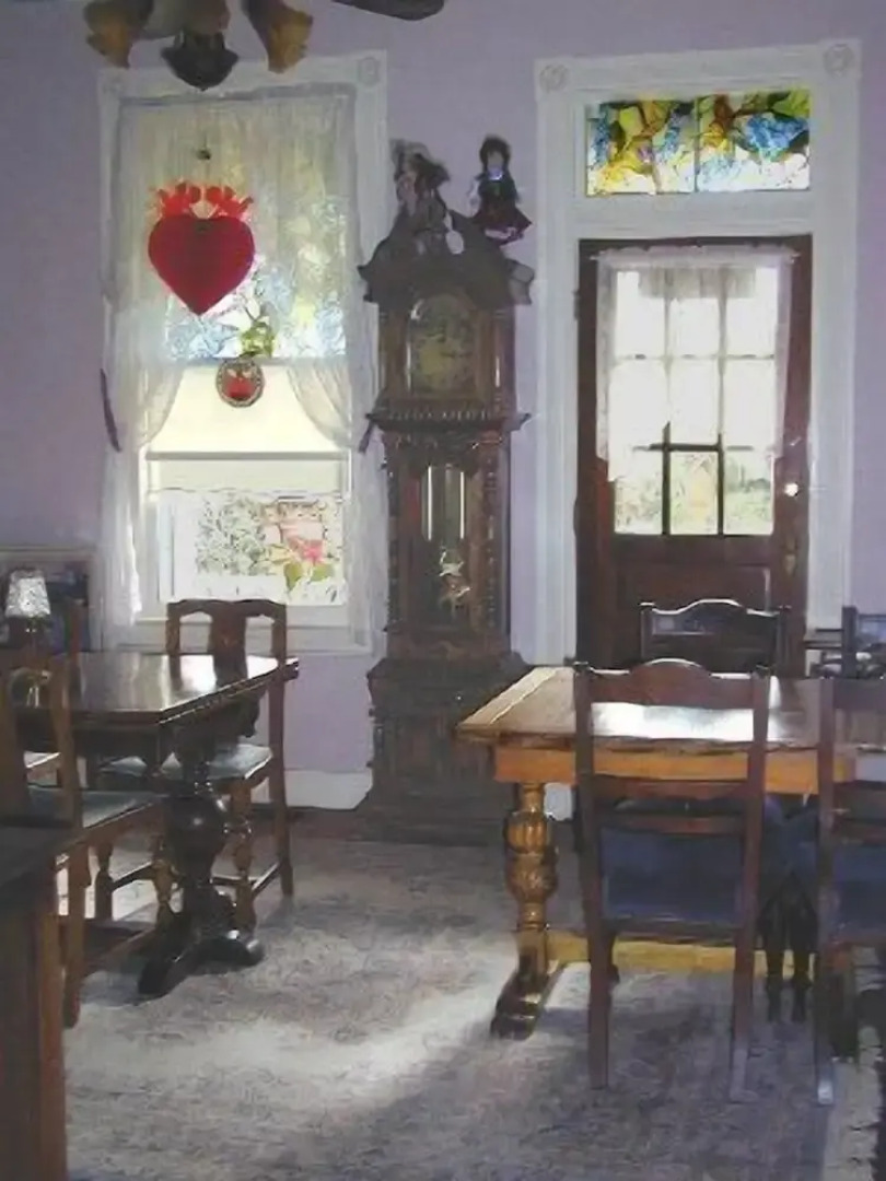 Robins Nest Bed & Breakfast