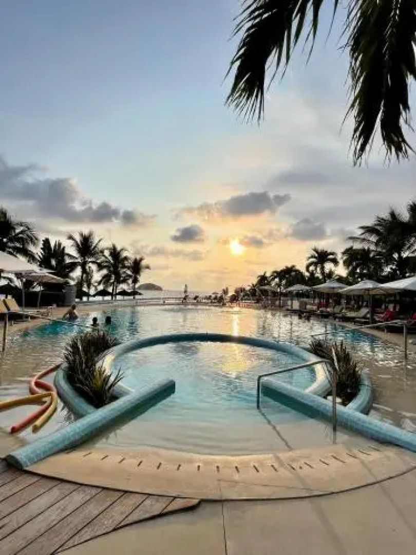 Bay View Grand Marina Condo 1004s