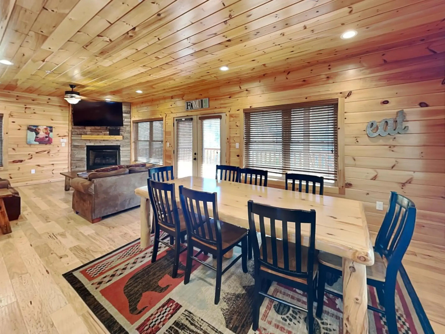 Gatlinburg Escape, 5 Bedrooms, Hot Tub, Arcade, Game Room, Sleeps 16