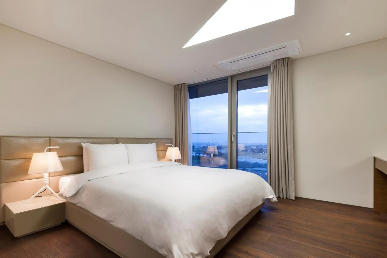 Bayhill Pool & Villa