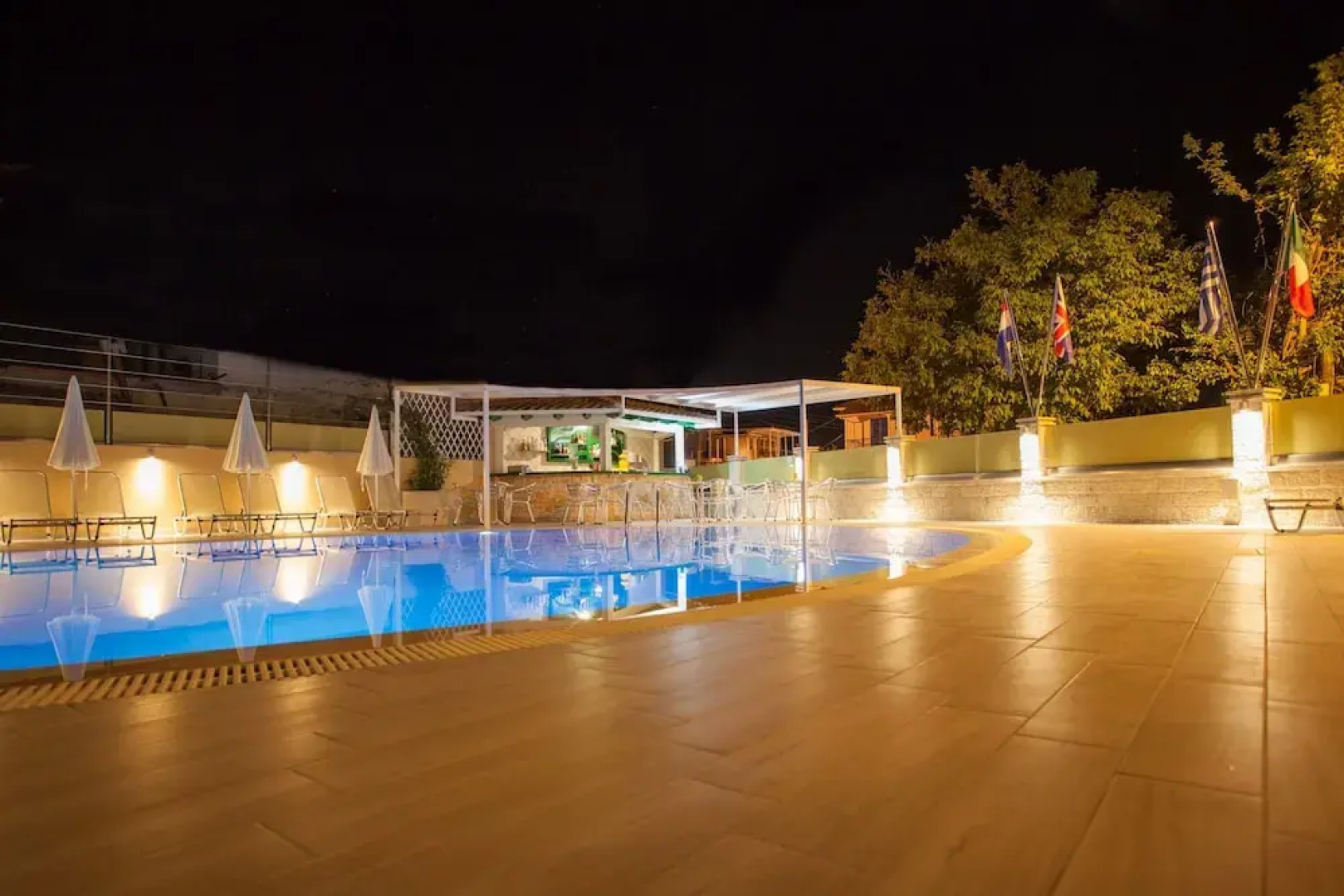 Konstantinos Hotel & Apartments 2