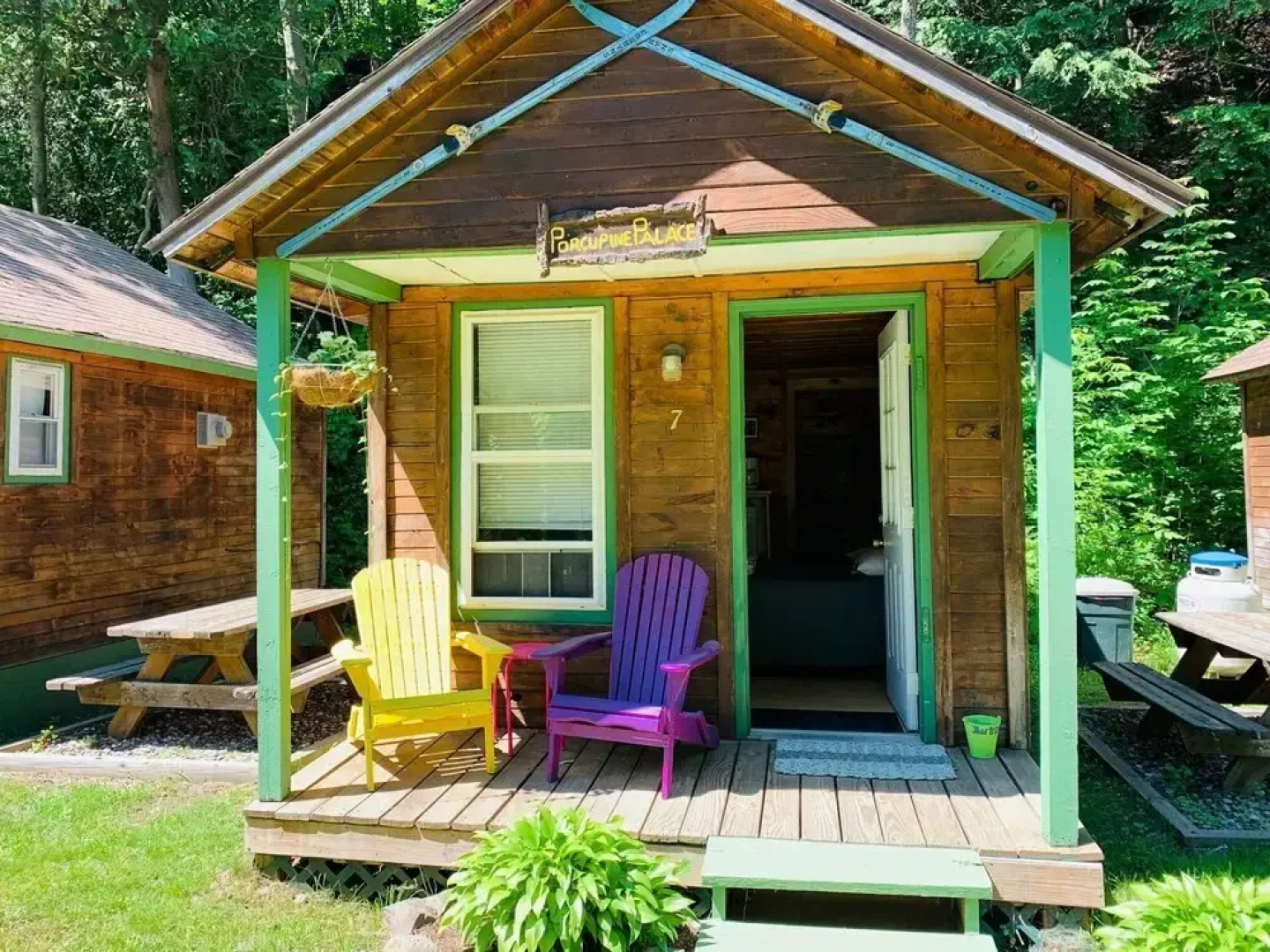 Pine Crest Motel And Cabins