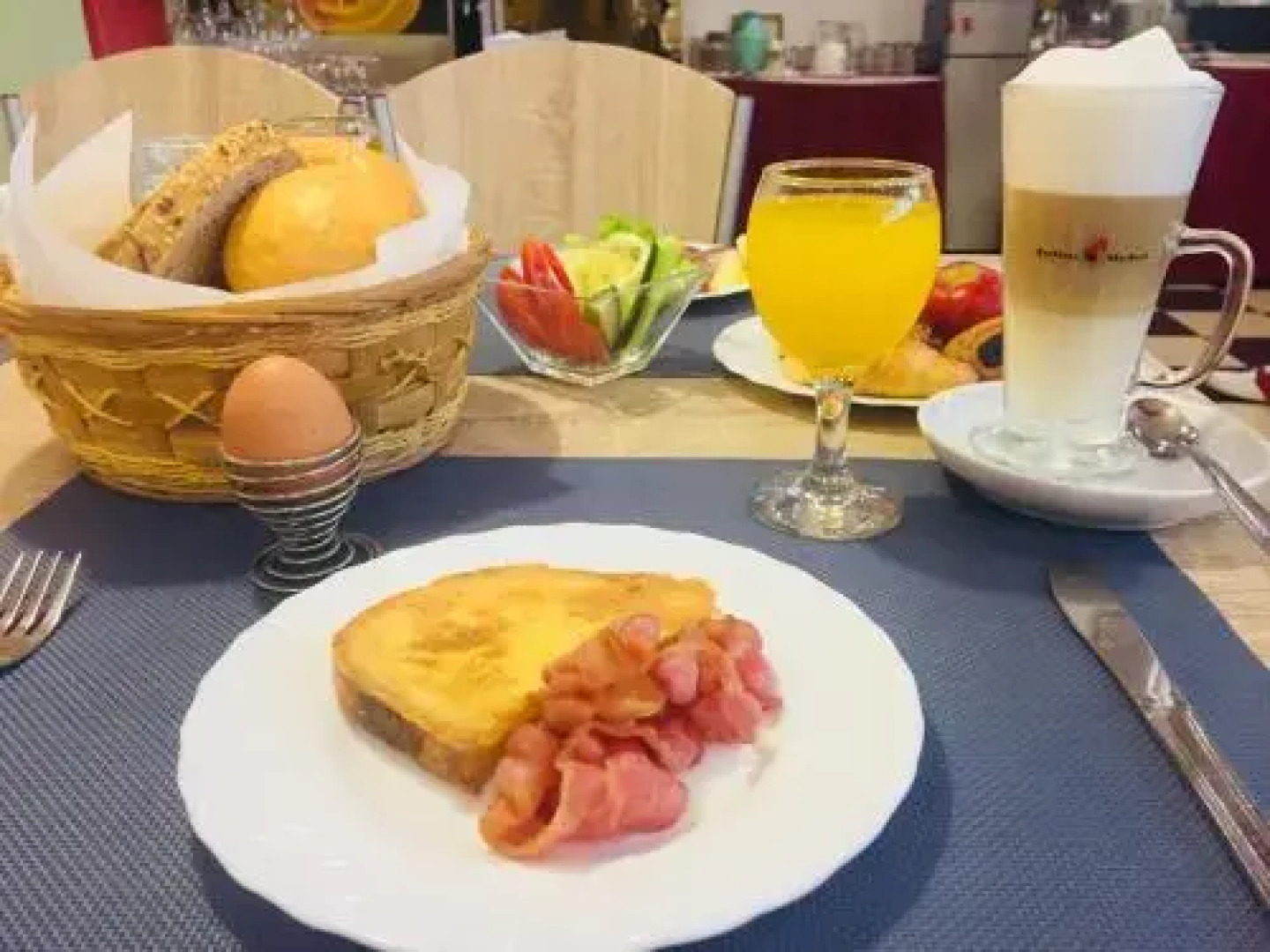 Amstel Hattyú Fogadó és Amstel Cafe & Restaurant