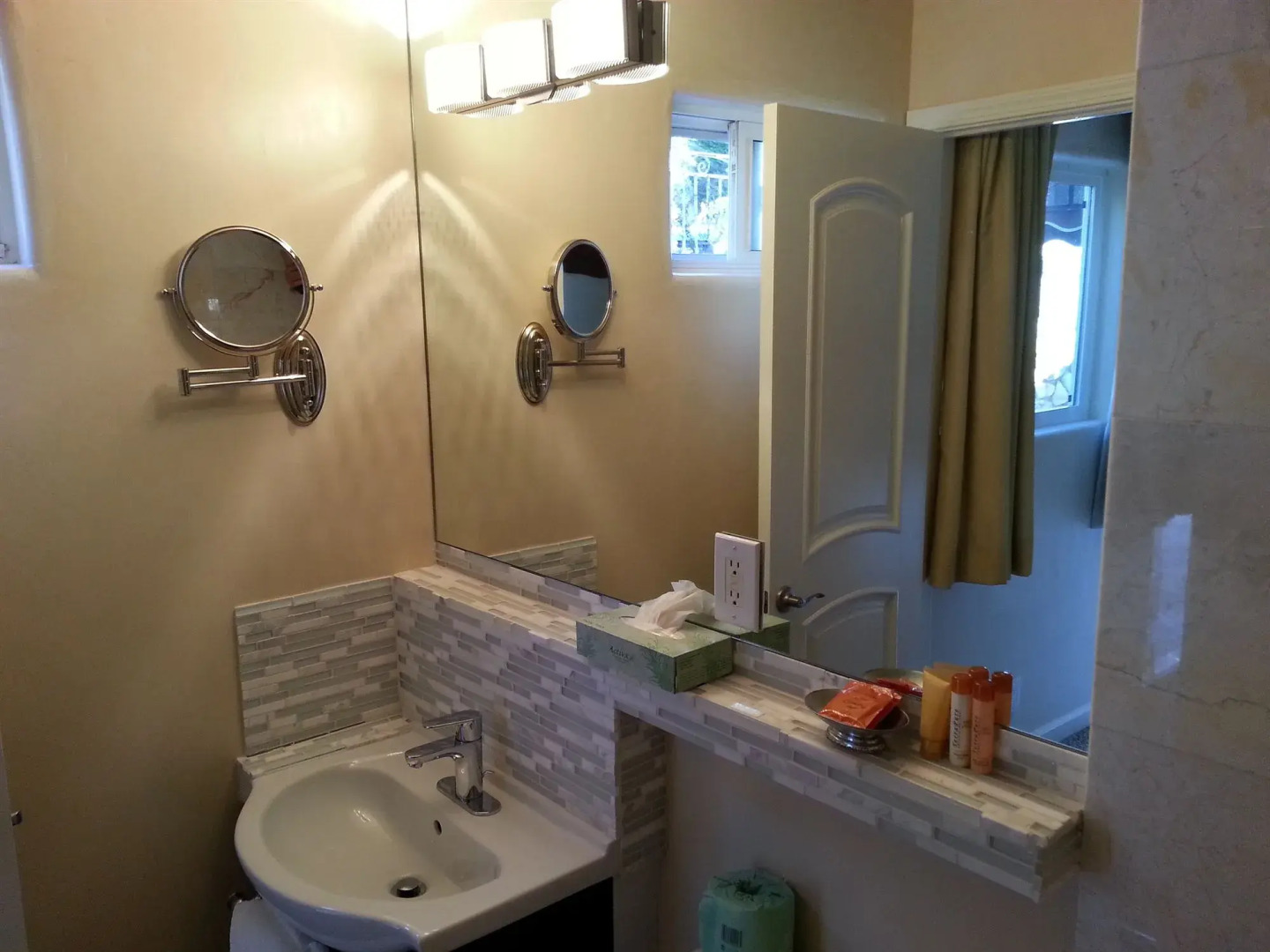 Vendange Carmel Inn & Suites