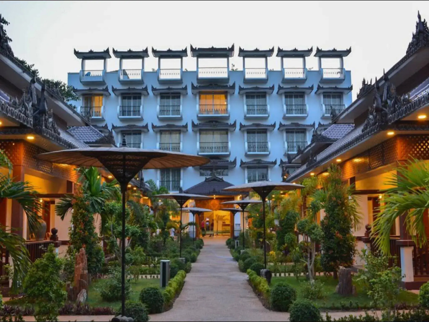 Yadanarpon Dynasty Hotel