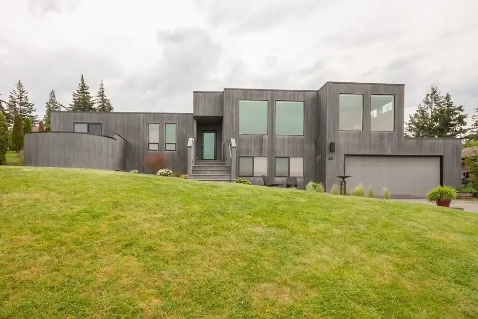 Terrace Place Guest House - Five Bedroom Home with Sea View