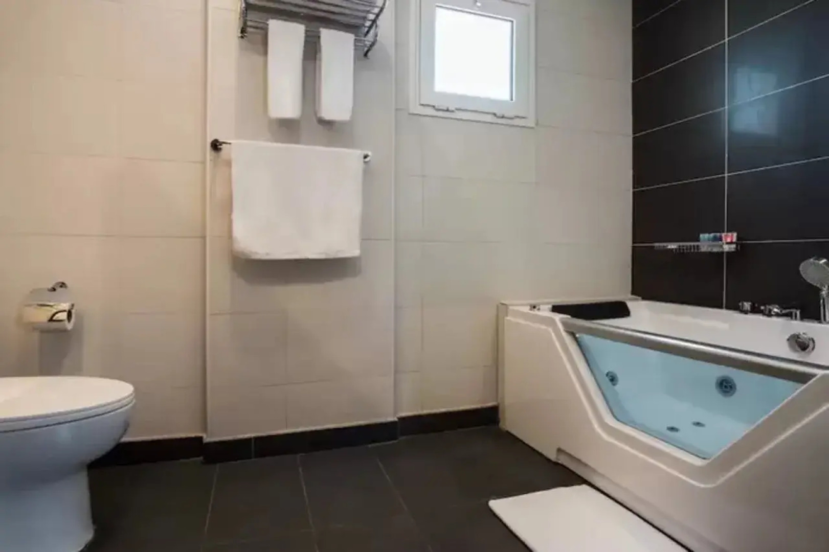 Naviti Warwick Dammam