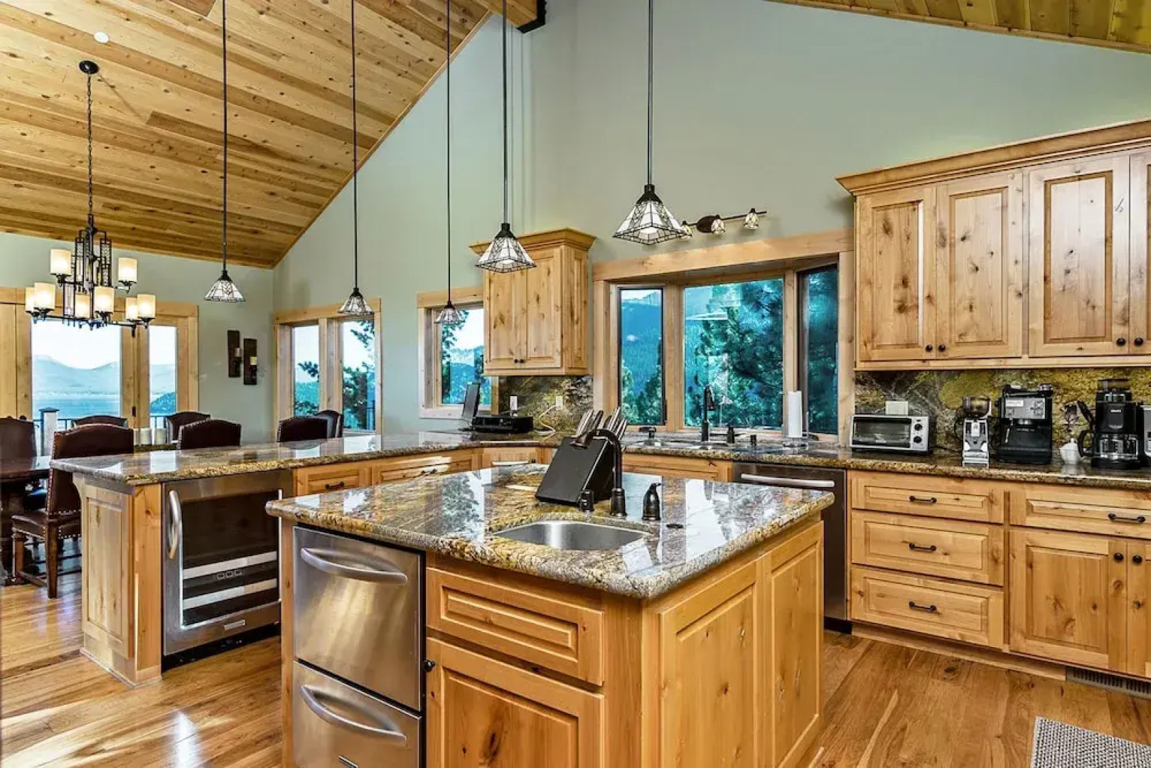 Unforgettable Lake Tahoe Cabin by RedAwning