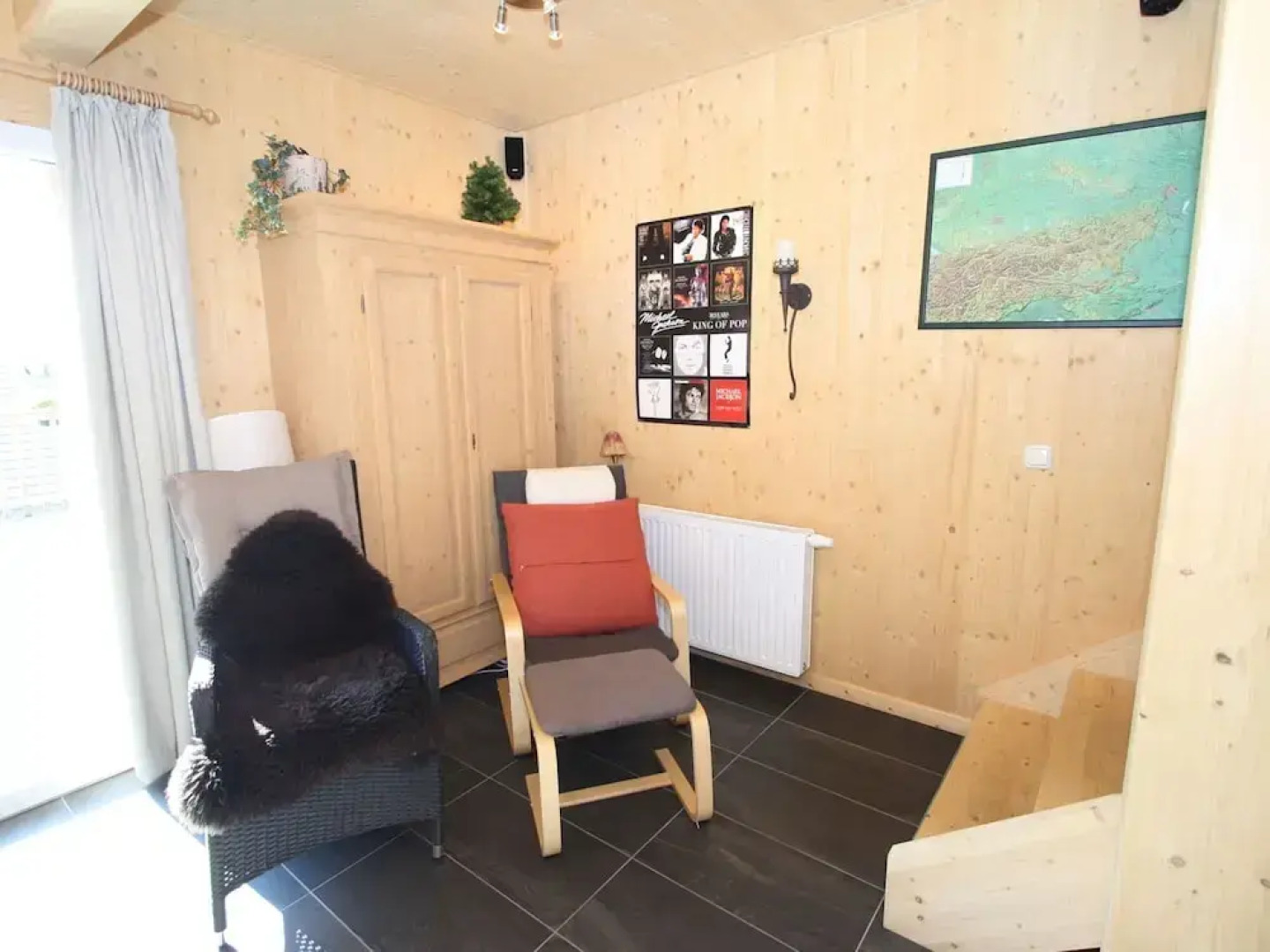 Lavish Wooded Chalet with Sauna & Hot Tub in Hohentauern