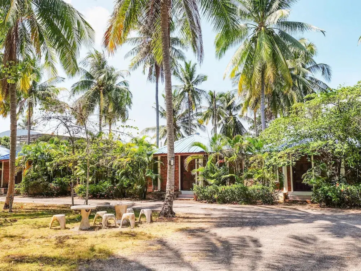 Marina House by OYO Rooms