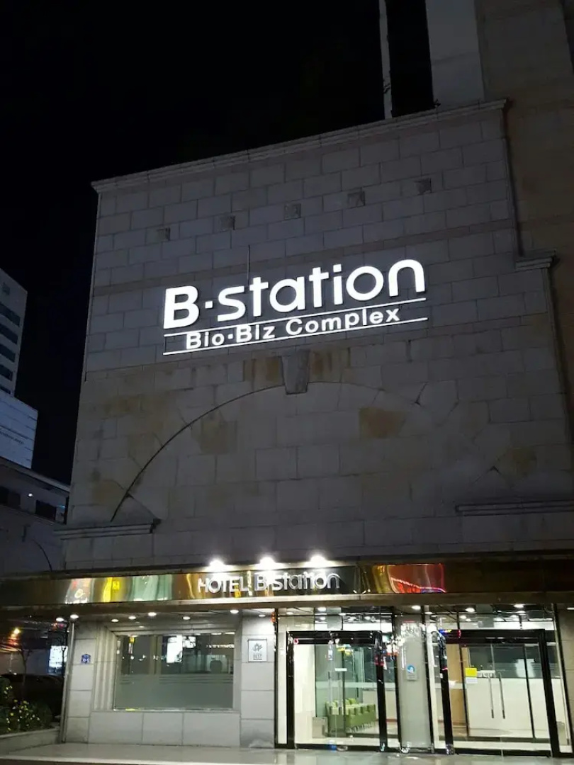 Hotel B Station