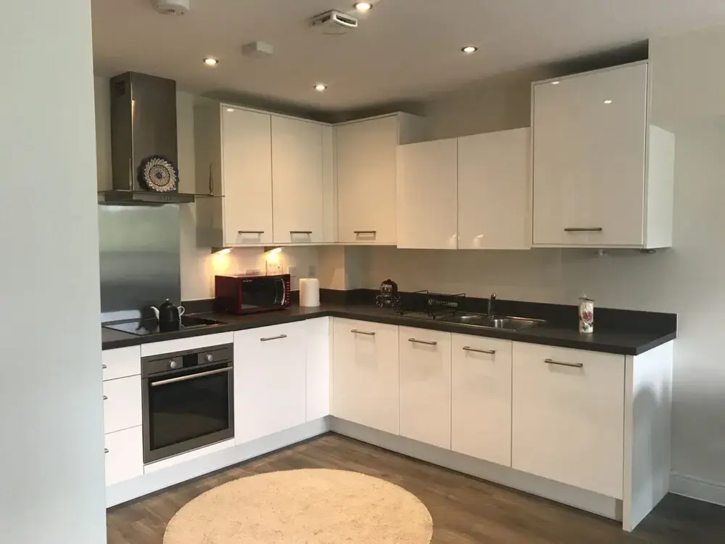 Lovely 1-bed Apartment in Addlestone