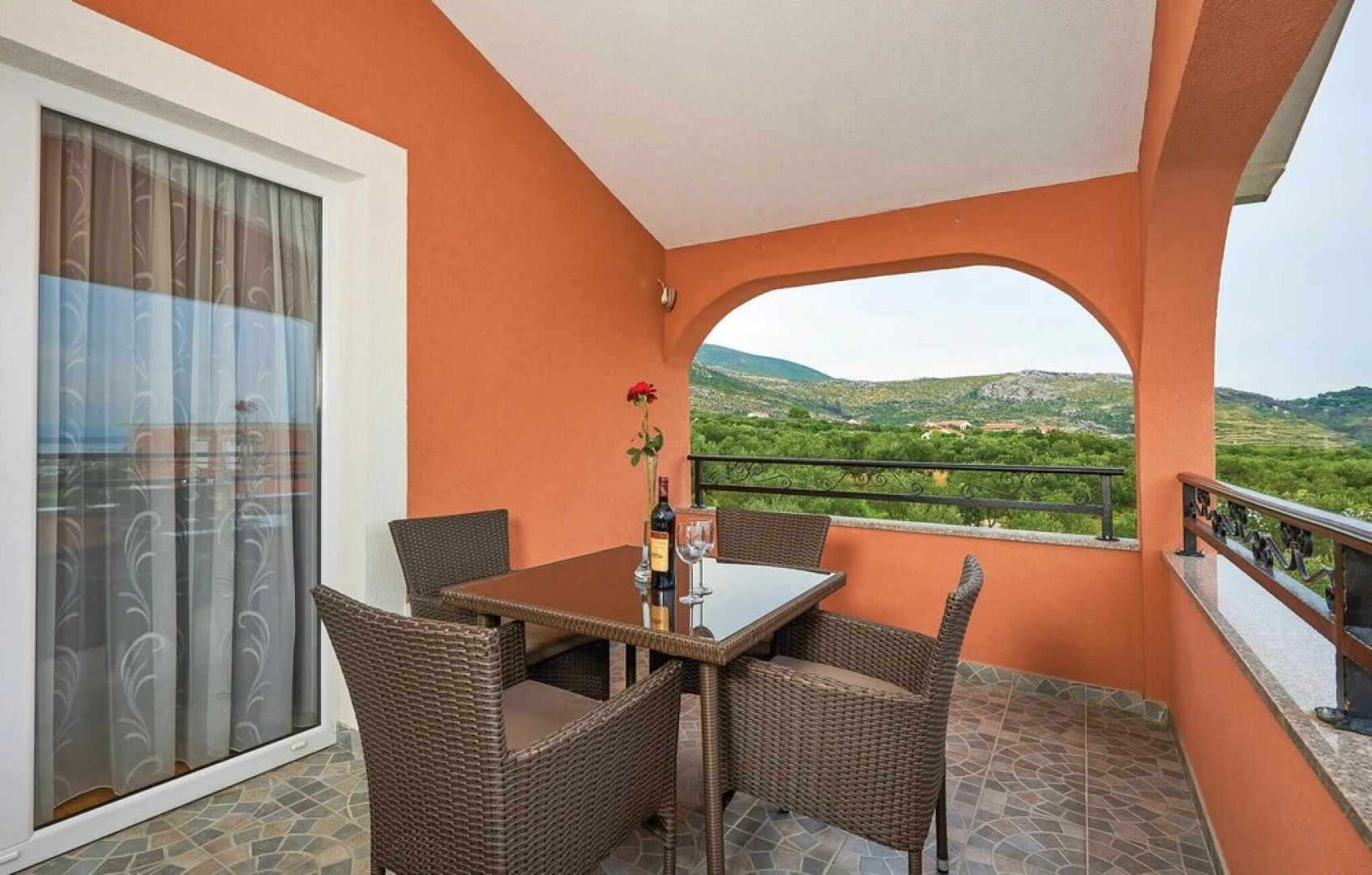 Beautiful Home in Pano With Wifi and 5 Bedrooms