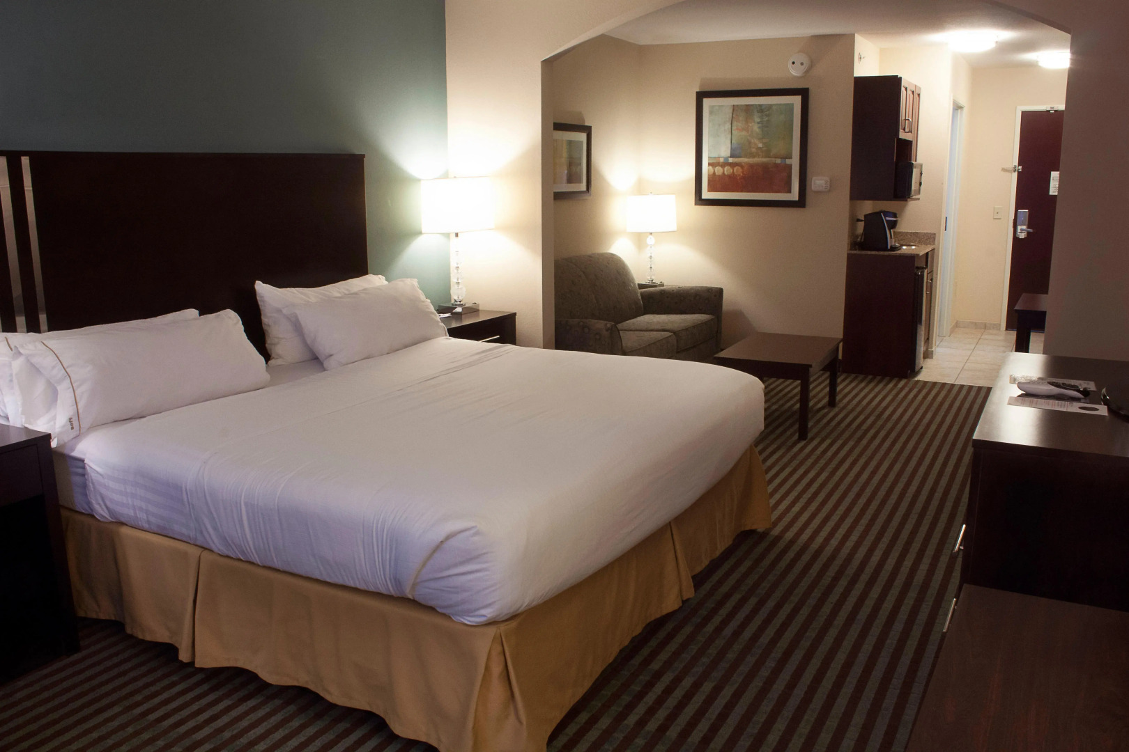 Holiday Inn Express & Suites Youngstown West - Austintown by IHG