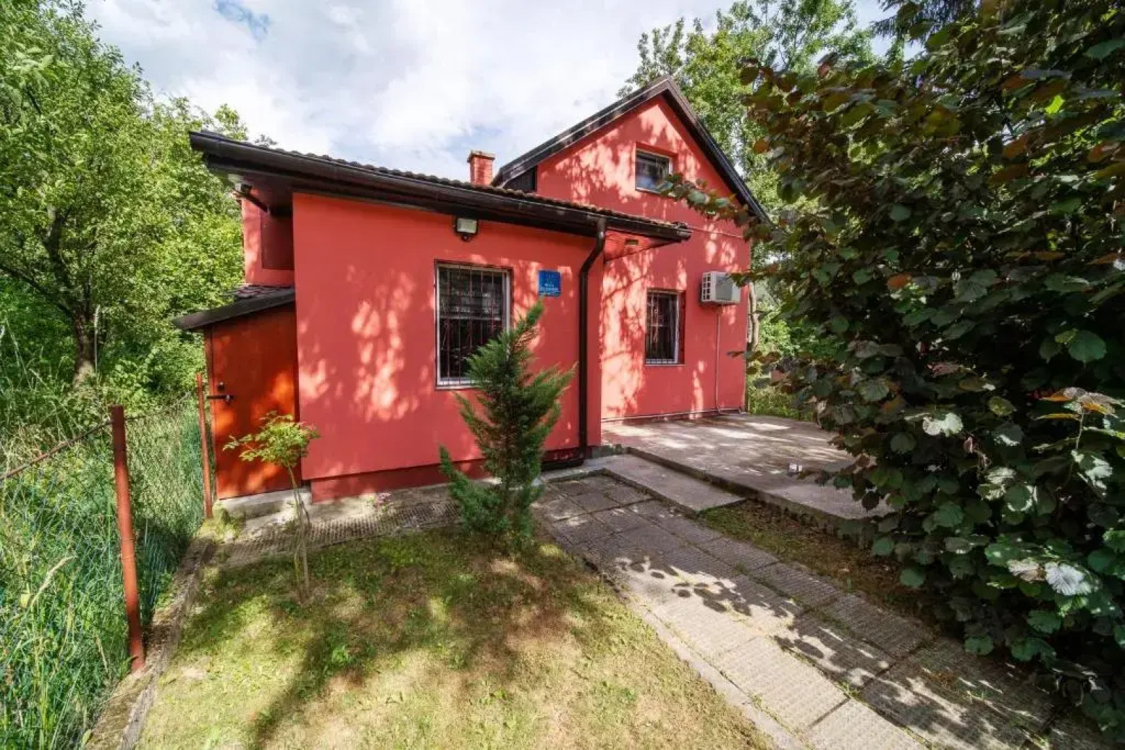 Pyramid Energy House