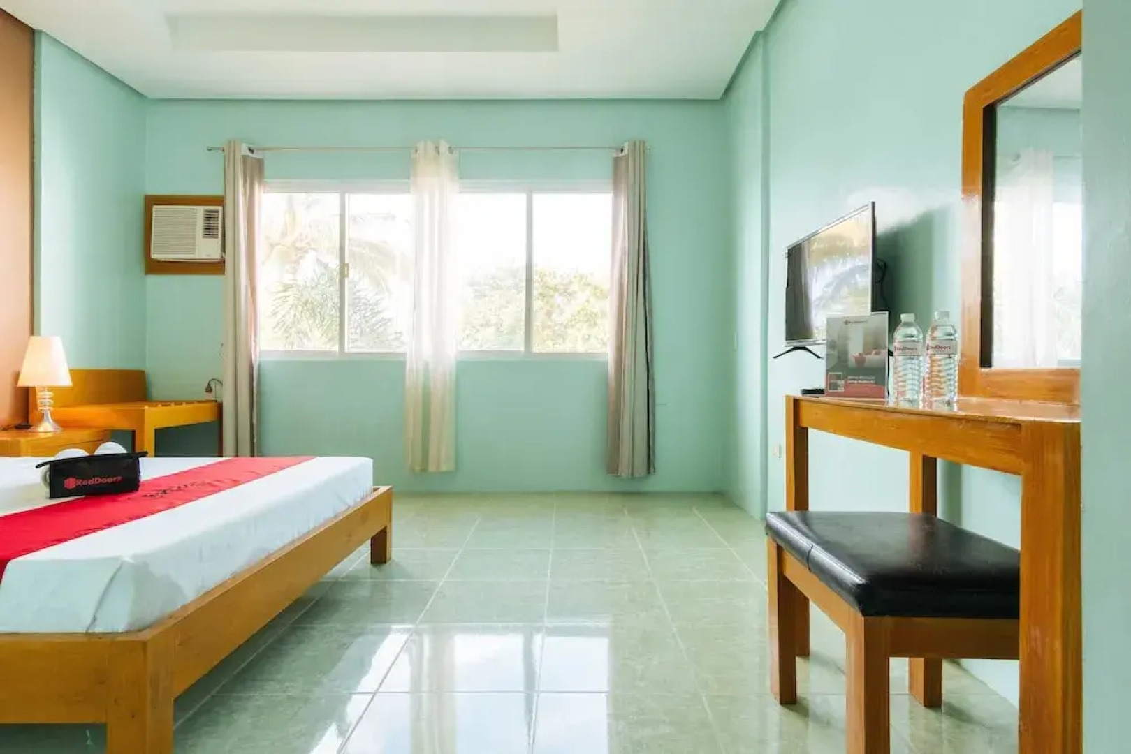 RedDoorz near Caticlan Airport