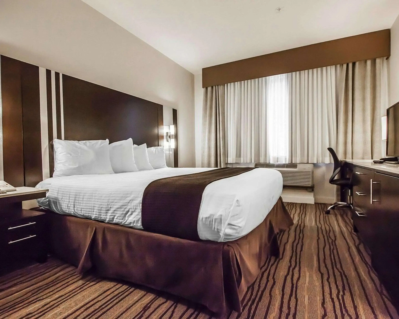 Comfort Hotel Vancouver Airport