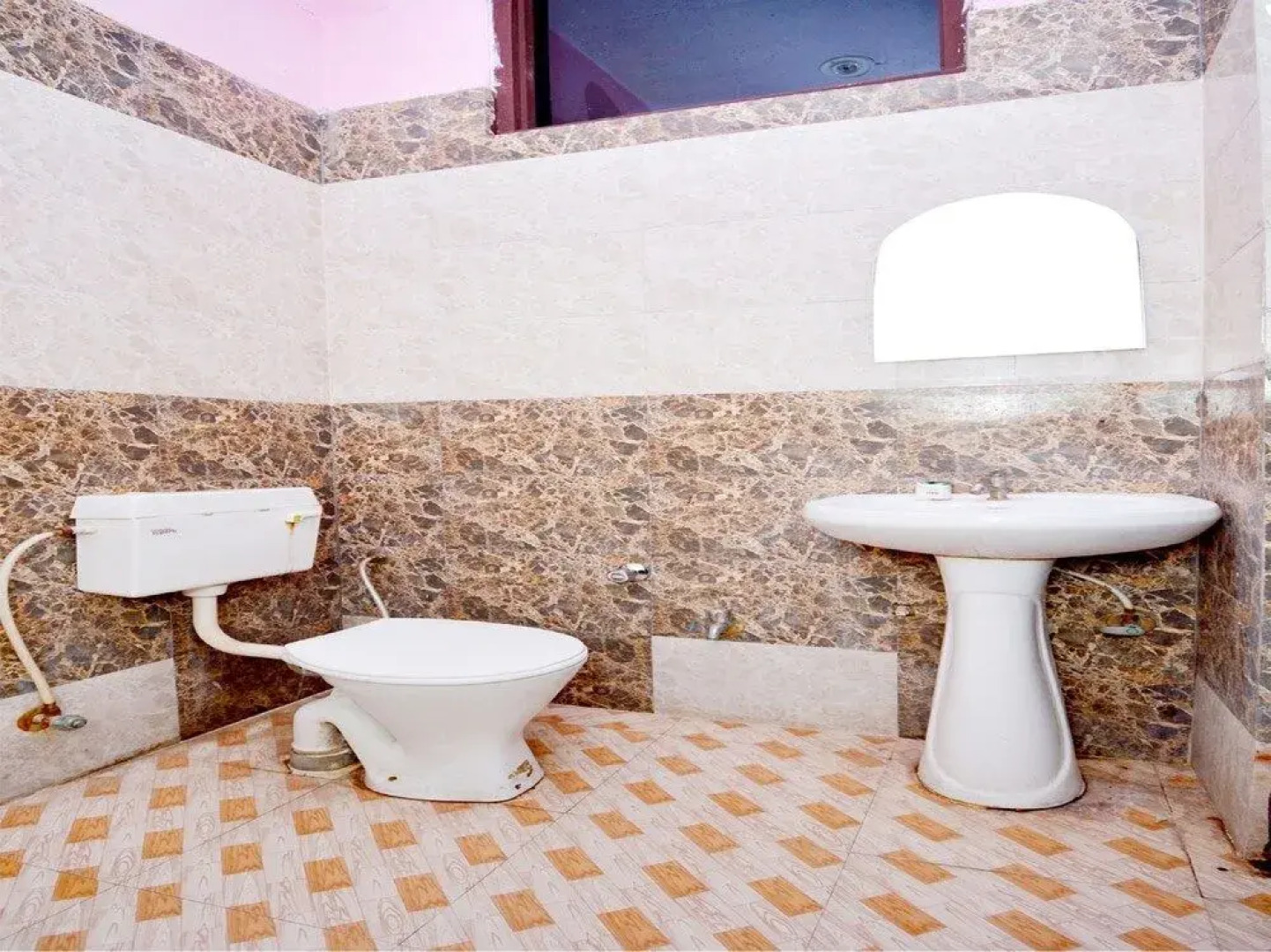 Oyo 39889 Palace Plaza