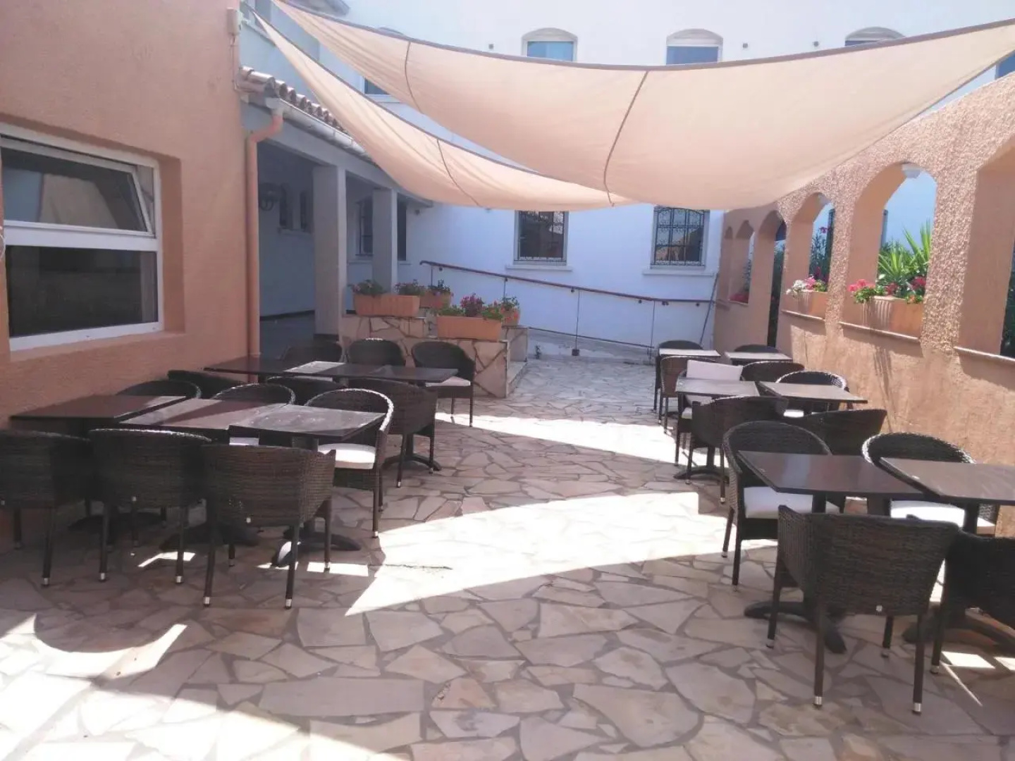 Evasion Hotel
